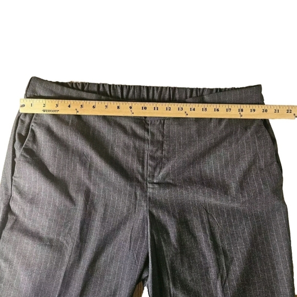 Old Navy Size 18 Gray Pinstripe Dress Slacks Pants Elastic Waist Pockets - Picture 2 of 6